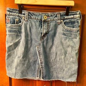 SILVER Jeans Devah Split front denim mini skirt. Size 32.